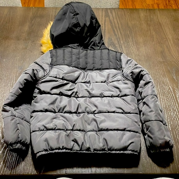 BOYS OshKosh B’gosh Black Puff Coat - Picture 4 of 5